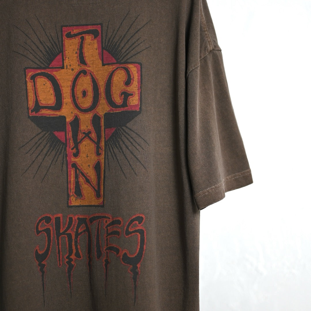 【DOGTOWN】スケートロゴピグメントTシャツ