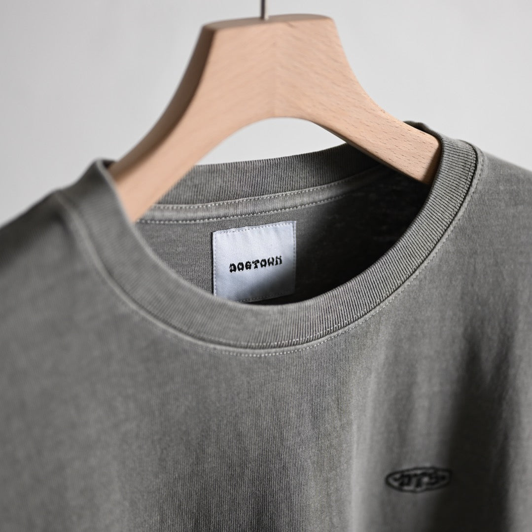 【DOGTOWN】スケートロゴピグメントTシャツ