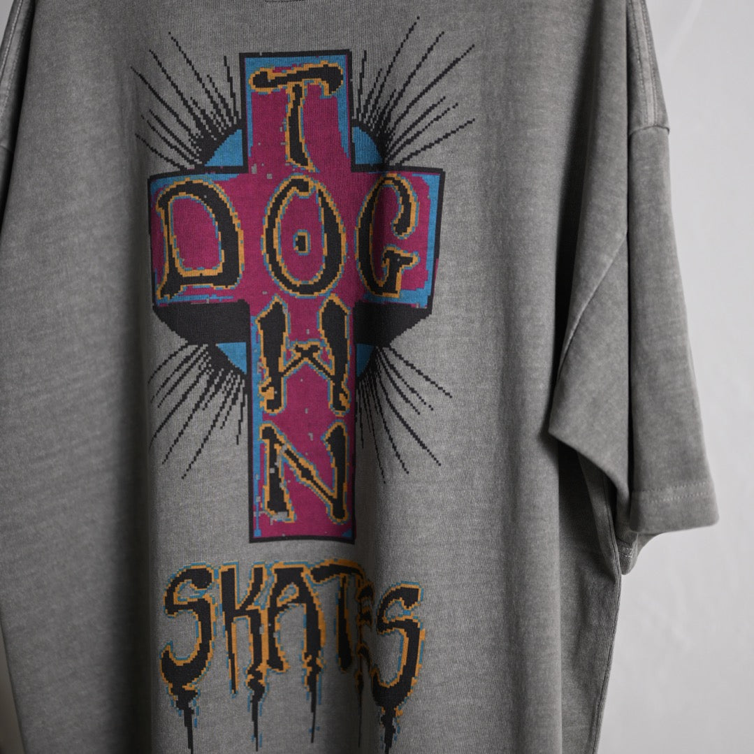 【DOGTOWN】スケートロゴピグメントTシャツ