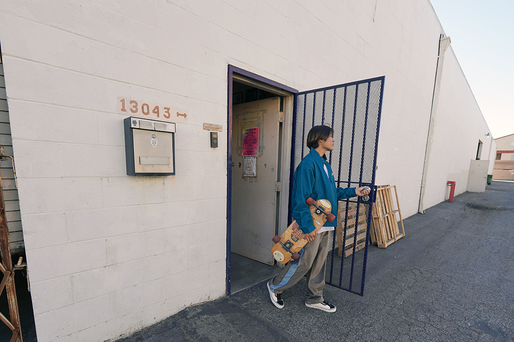 DOGTOWN DT VELOR COLORING TRACK PANTS