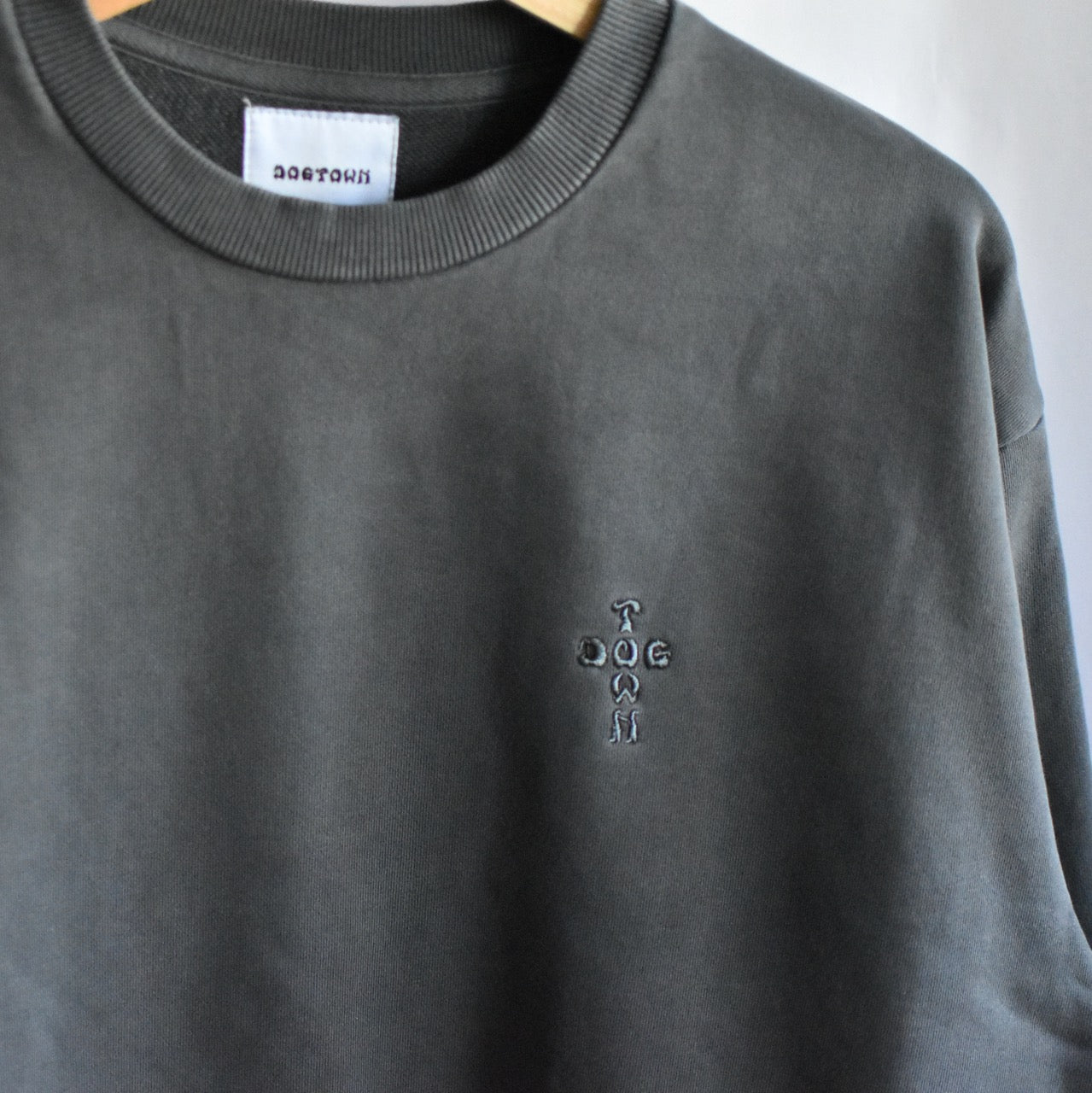 DT SKATE TO LIVE CREW SWEAT